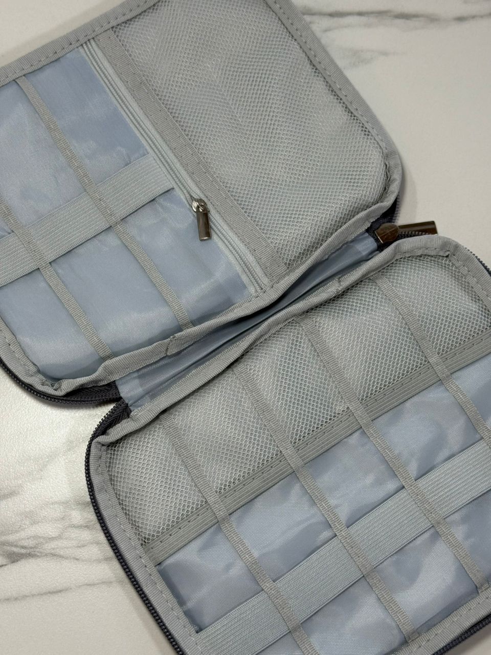 Organizador de correas gris